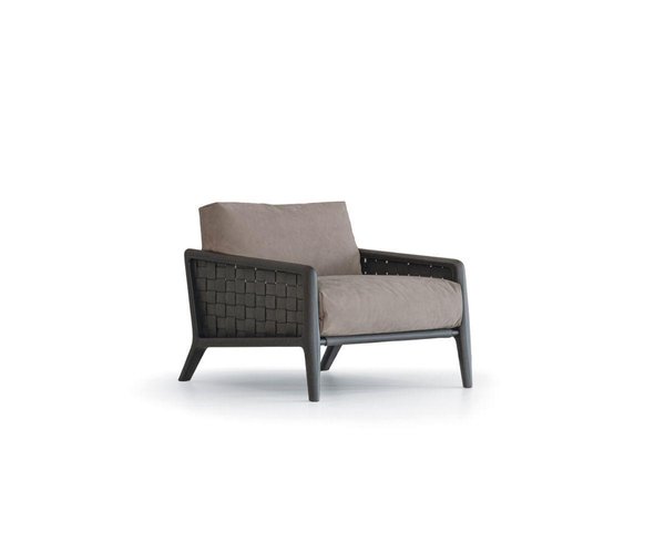 IOLE LOUNGE CHAIR
